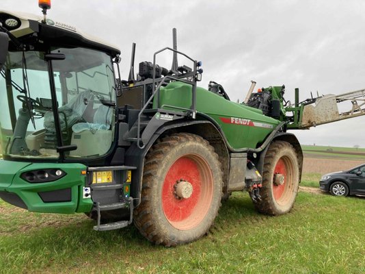 Pulvérisateur automoteur Fendt ROGATOR645