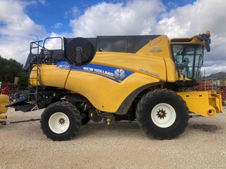 Moissonneuse batteuse New Holland CR 7.90 - 1
