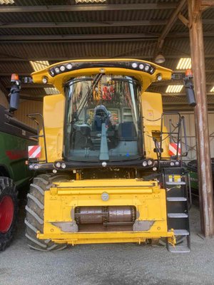 Batteuse New Holland CR 7.90