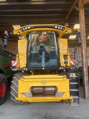 Moissonneuse batteuse New Holland CR 7.90 - 7